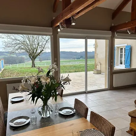 Domaine Rey Semesterbostad